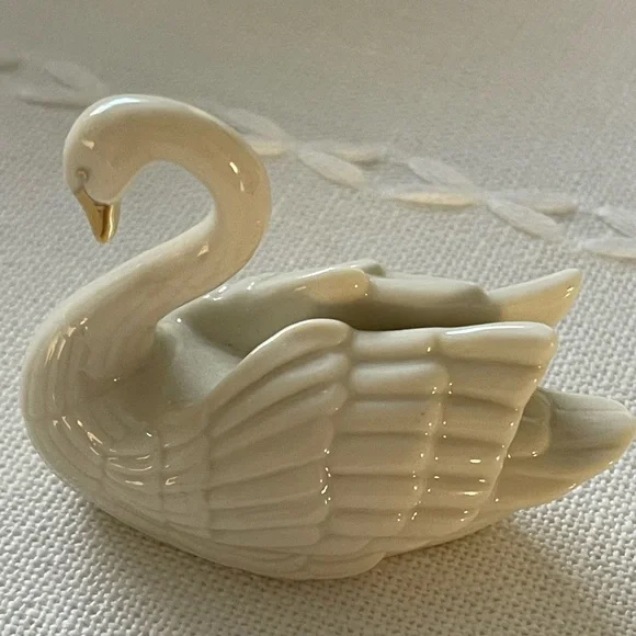 Lenox Cream and Gold Swan Ceramic Figurine - Picture 3 of 7